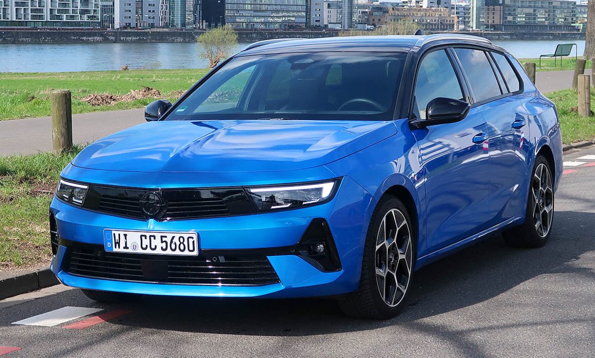 Le mystère de l&rsquo;Opel Astra Sports Tourer : que révèle vraiment 33.380 km ? 🚗✨