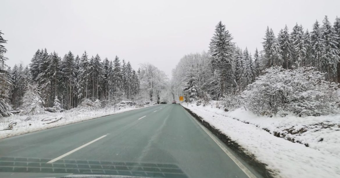 Ces gestes surprenants qui transforment votre conduite sur neige ❄️🚗✨