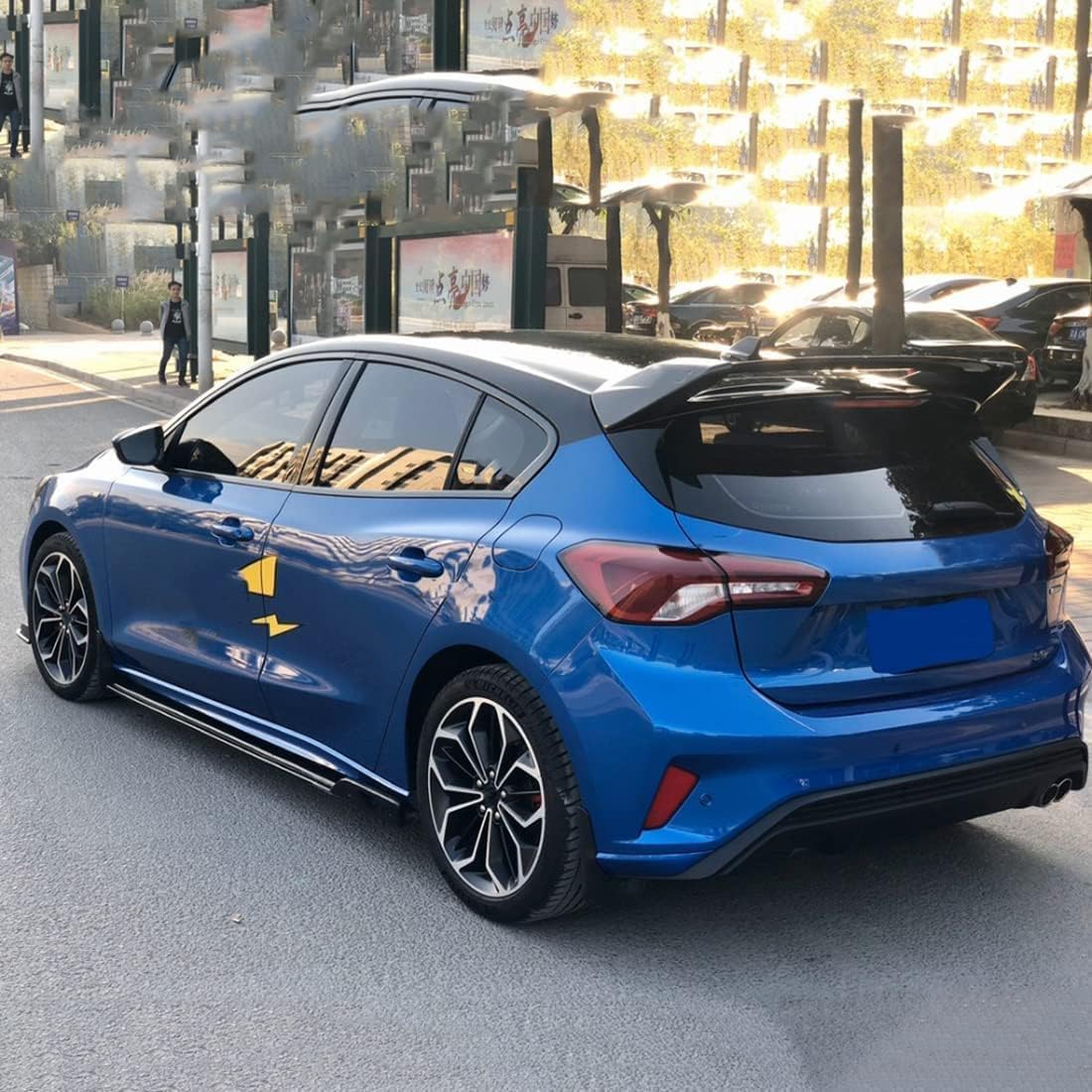 Transformez votre Ford Focus en œuvre d&rsquo;art avec cet accessoire en carbone 🚗✨