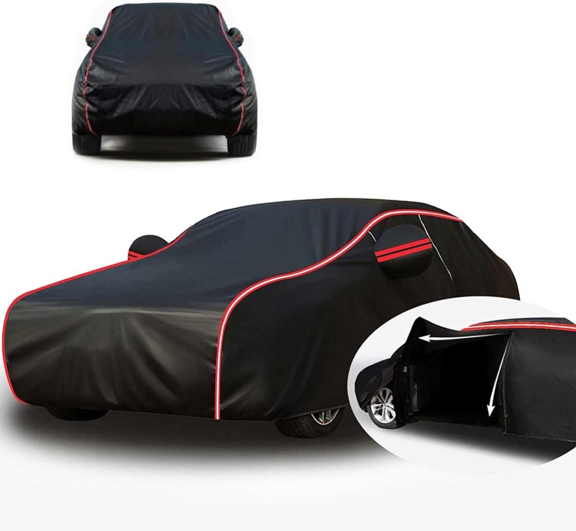 Protégez votre Ford Focus RS comme jamais avec cette couverture mystère ! ☀️🛡️