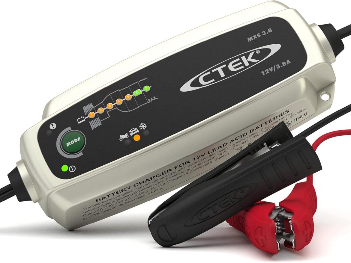 Comment bien recharger la batterie de sa voiture : étapes et conseils essentiels 🚗🔋