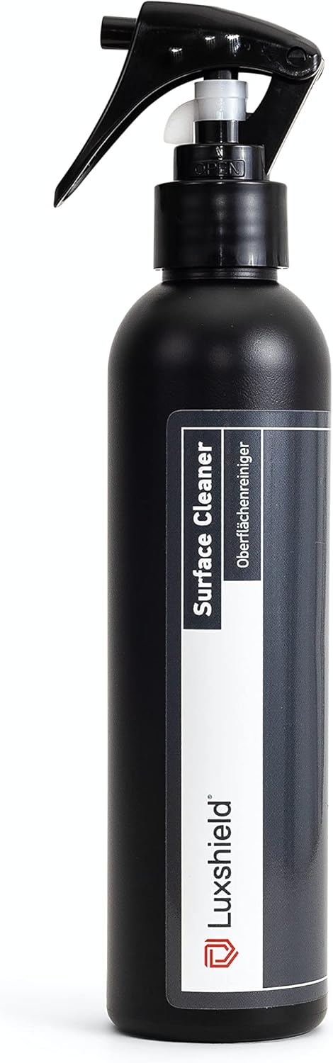 Le guide complet pour choisir le meilleur nettoyant pour le plastique de votre voiture 🚗✨