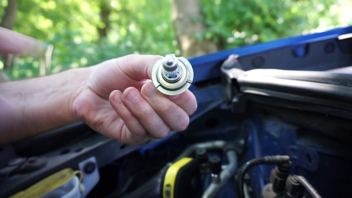 Remplacer une ampoule halogène sur votre Renault Clio 3 : guide pratique et astuces essentielles