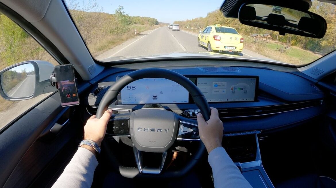 Essai routier du Chery Tiggo 4 Hybrid 2025 : performances et sensations au volant décryptées