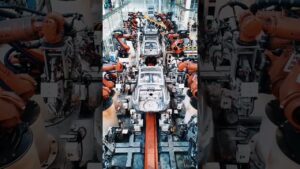 À la découverte de l&rsquo;usine chinoise qui révolutionne l&rsquo;industrie automobile avec 4000 véhicules par jour