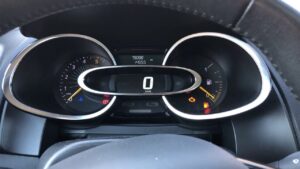 Réinitialiser le témoin de vidange sur votre clio 4 : guide essentiel pour une maintenance fiable et sereine